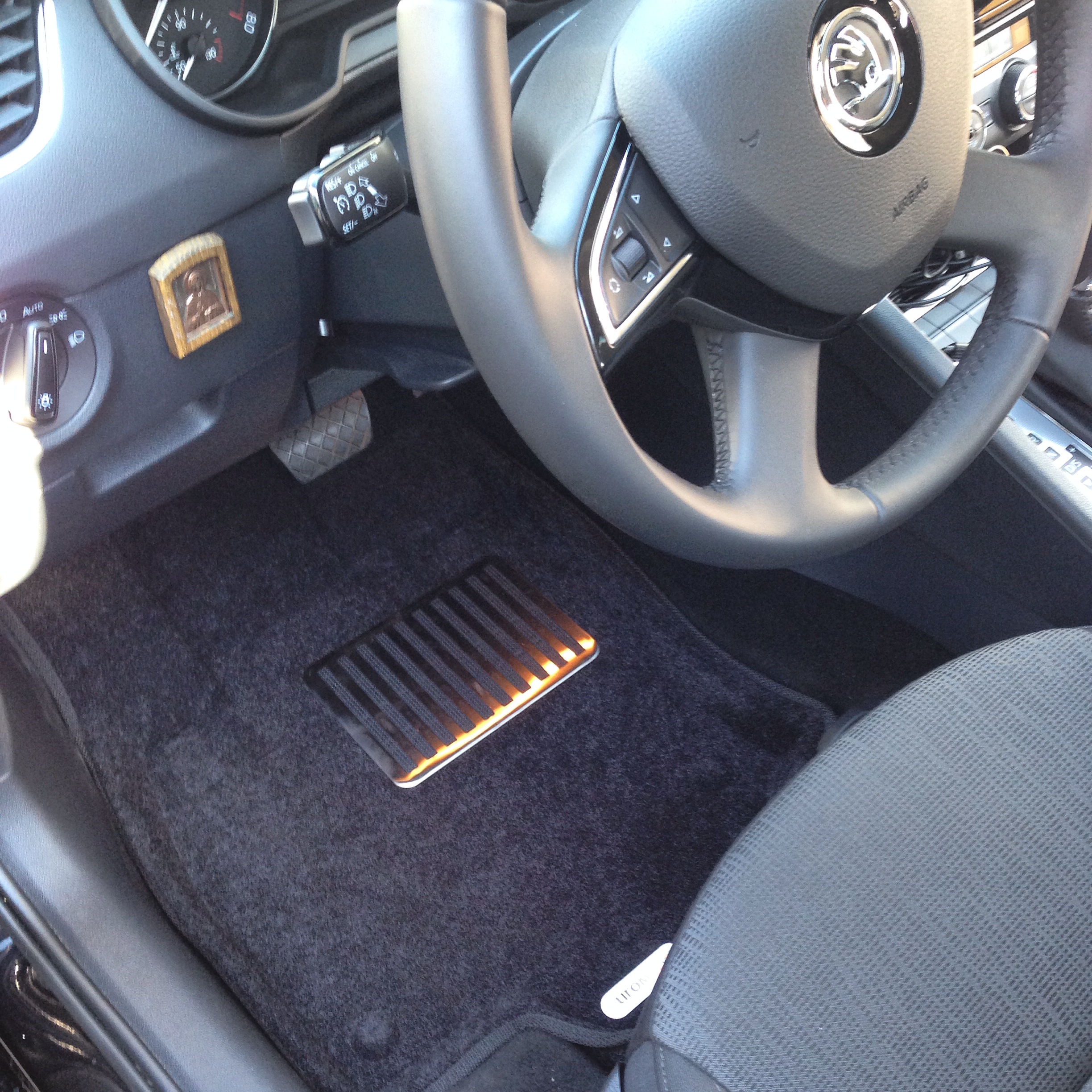 Коврики салона текст. 3D euro-std SKODA Oct A7 (13-)/VW Golf 7 (13-) AUDI A3 (14-) (EM3D) NP