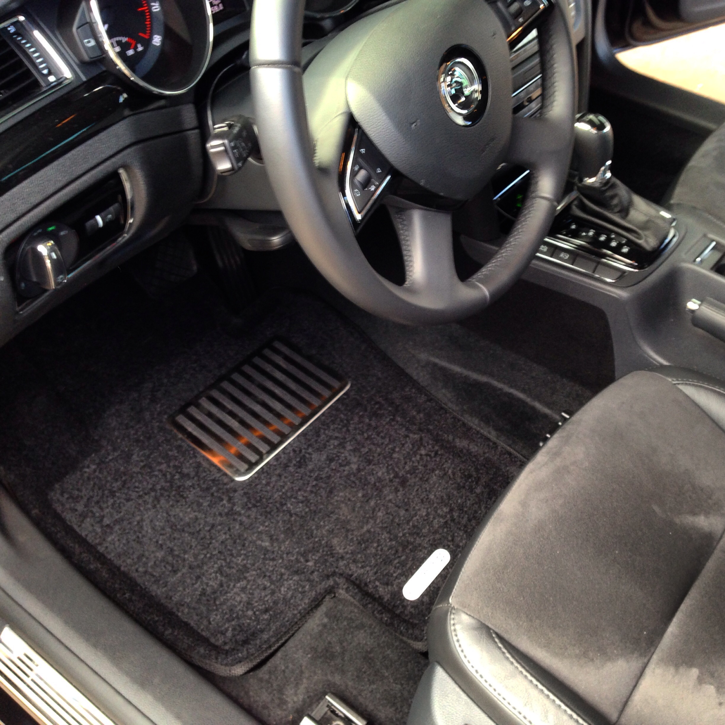 Коврики салона текст. 3D euro-std SKODA Superb (2009-2015) (EM3D) NP